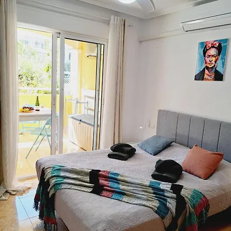 House With Palm Tree * Торрев'єха