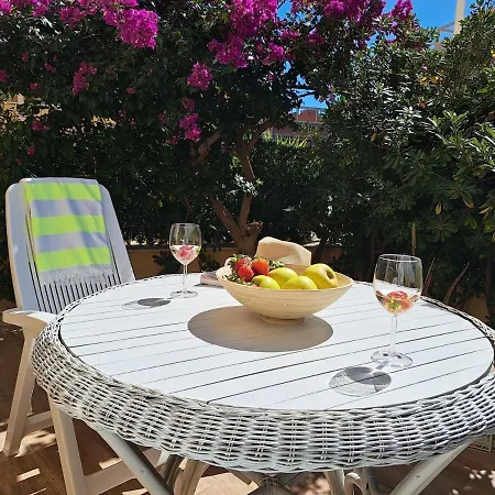 Апартаменти House With Palm Tree *