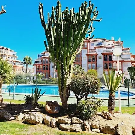 House With Palm Tree Apartman *